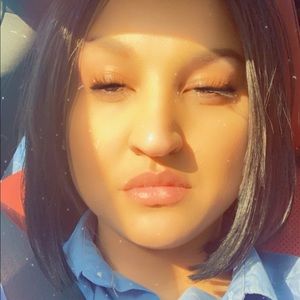 Meet your Posher, Alexis